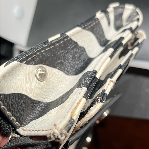 Nine & Co. 8’ Purse Wallet Black/white Faux Zebra Print Shoulder Strap Y2K - Picture 8 of 10
